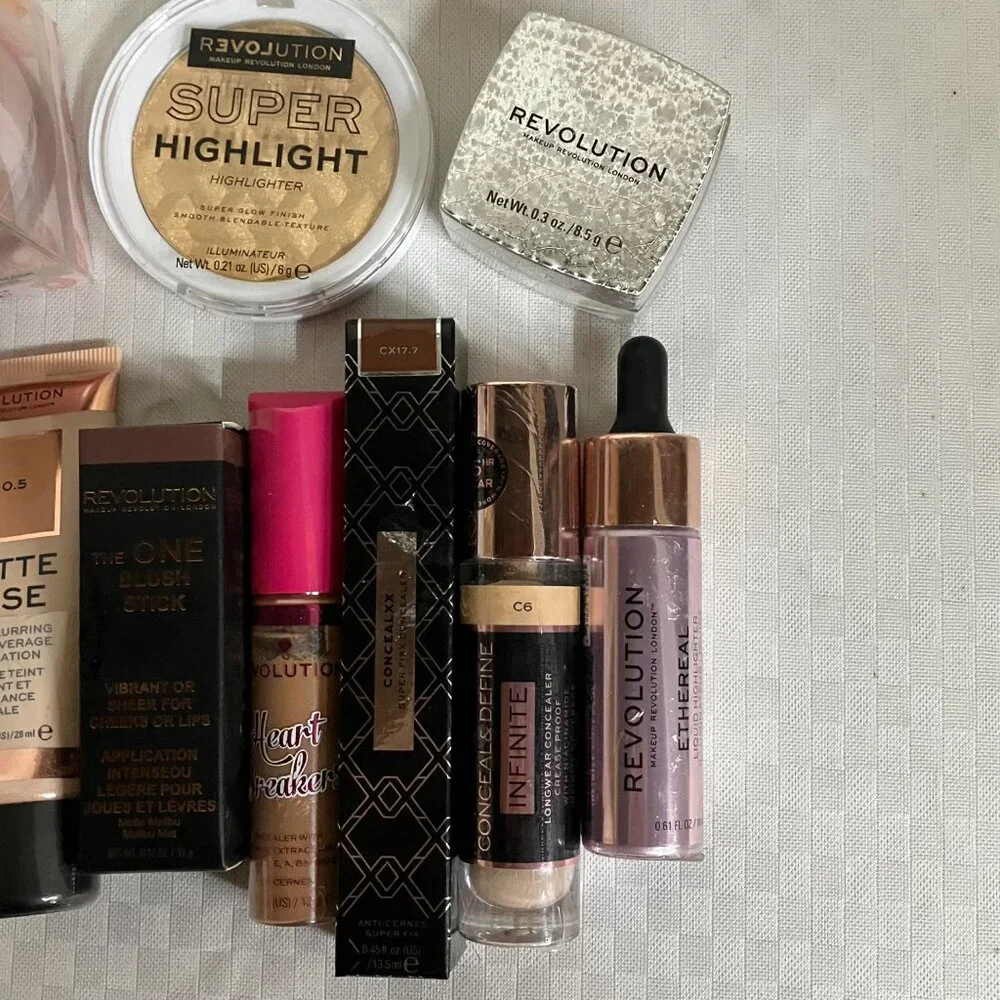 Revolution Makeup Kit 10pc Blush, Base, Primer, Lip, Highlighter, Concealer